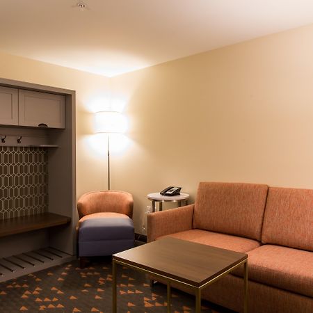 Holiday Inn Hotel & Suites - Mount Pleasant By Ihg Bagian luar foto
