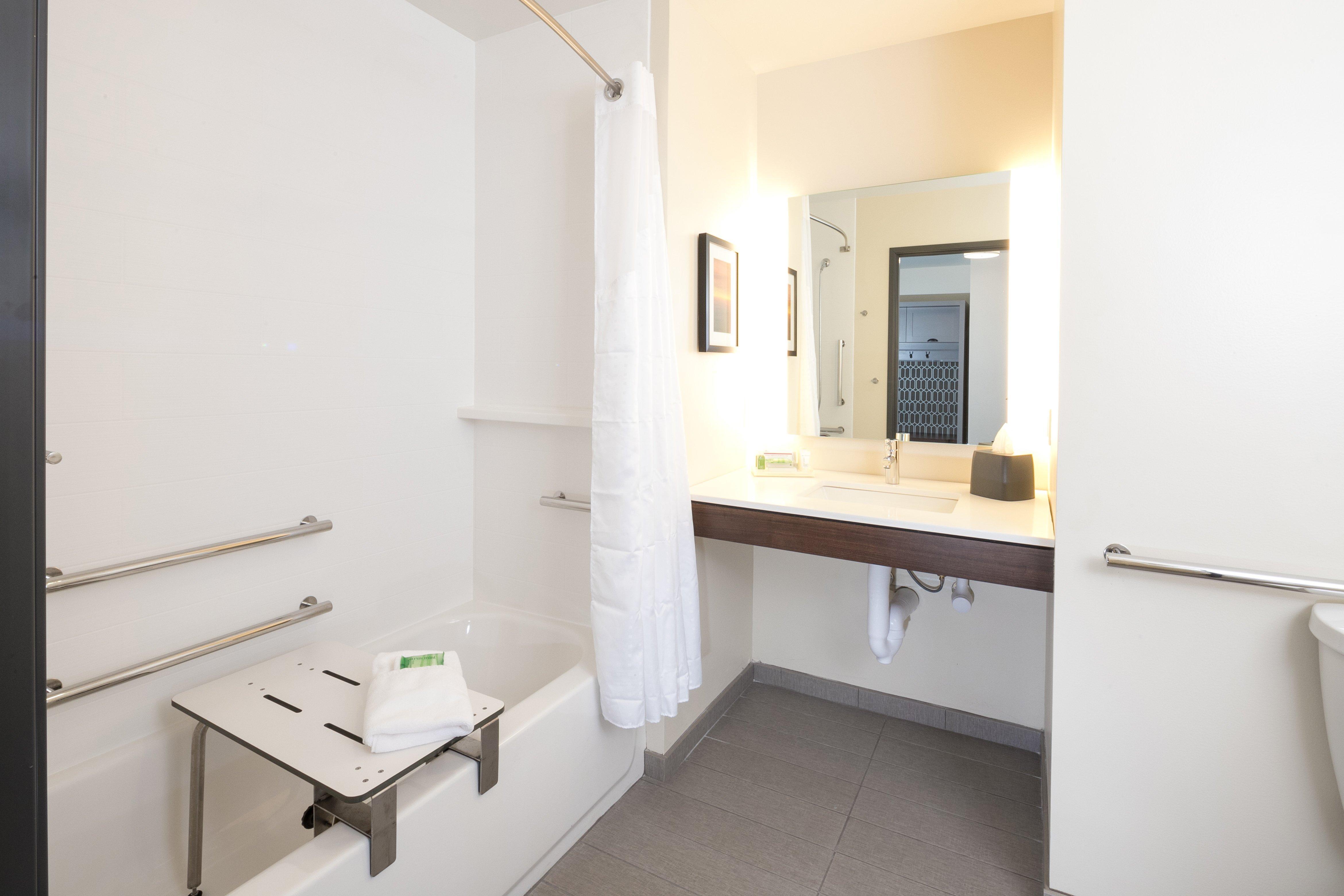 Holiday Inn Hotel & Suites - Mount Pleasant By Ihg Bagian luar foto