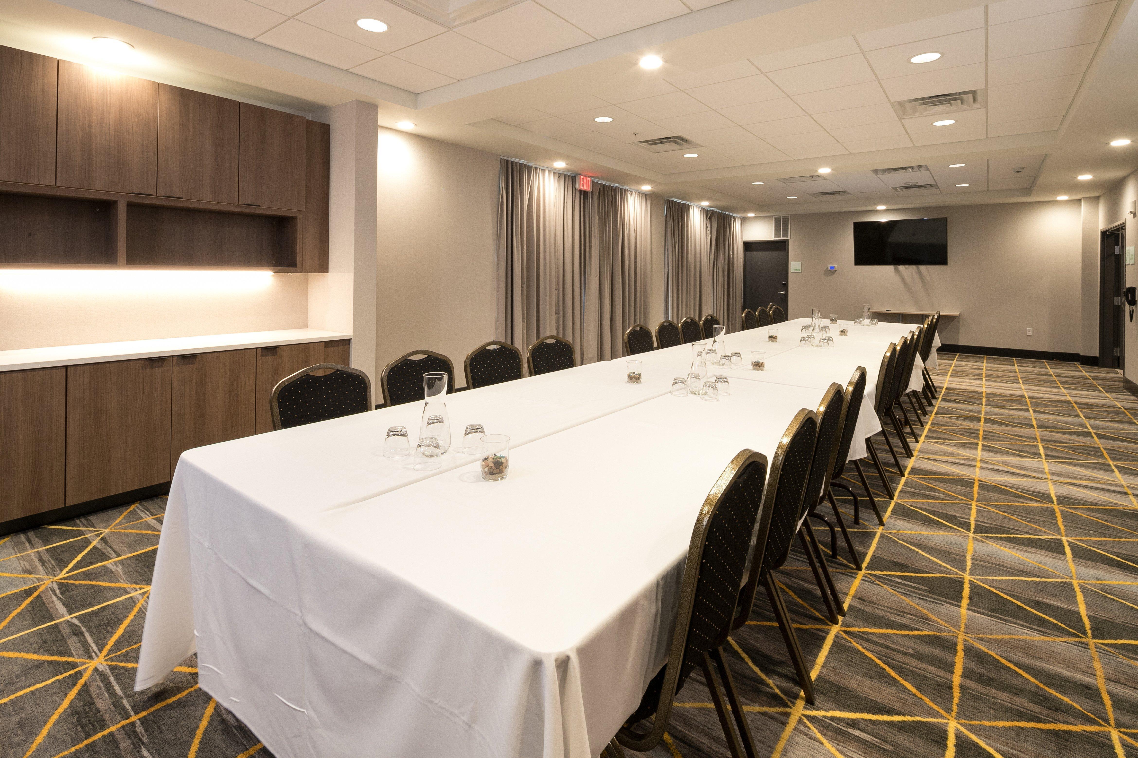 Holiday Inn Hotel & Suites - Mount Pleasant By Ihg Bagian luar foto