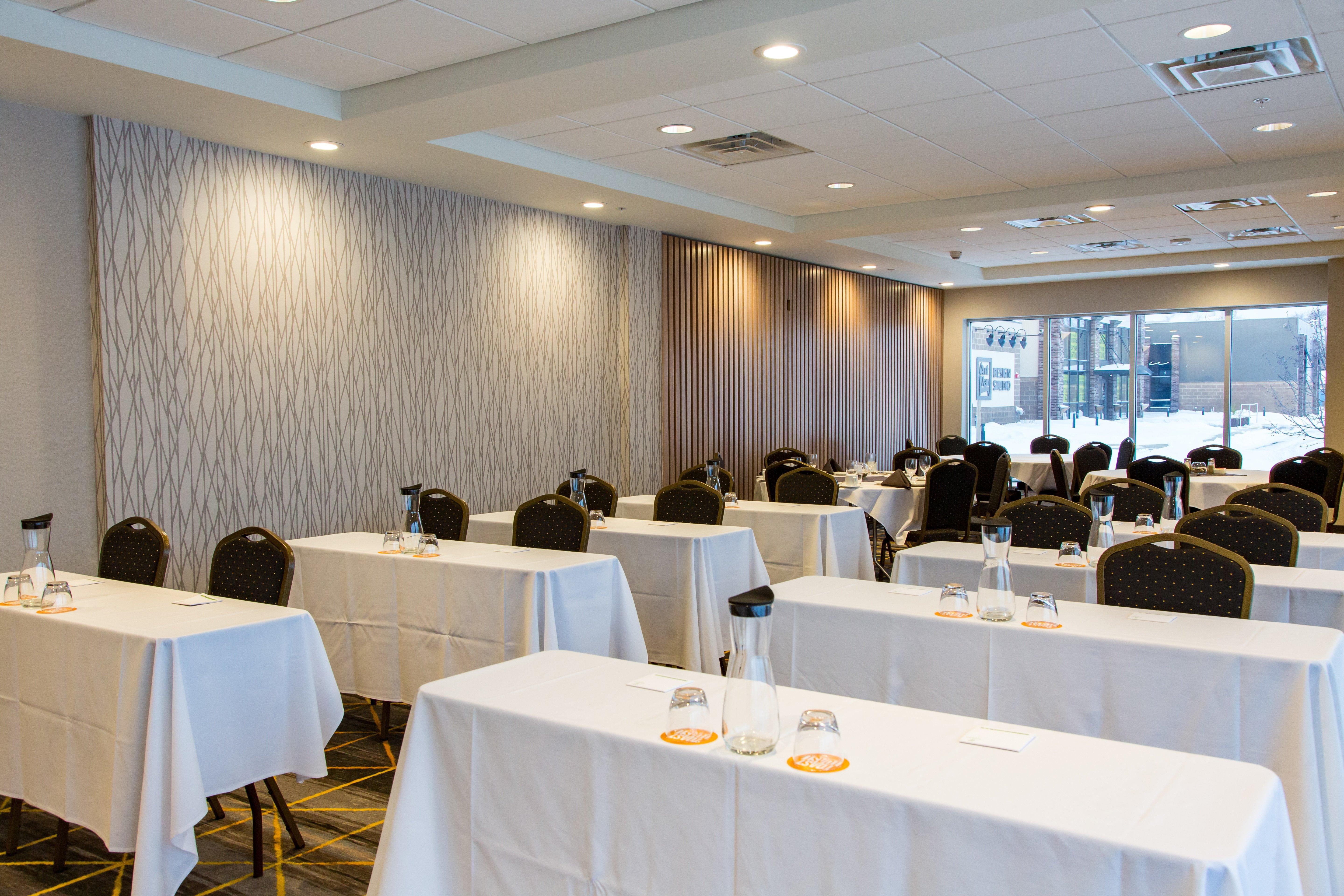 Holiday Inn Hotel & Suites - Mount Pleasant By Ihg Bagian luar foto