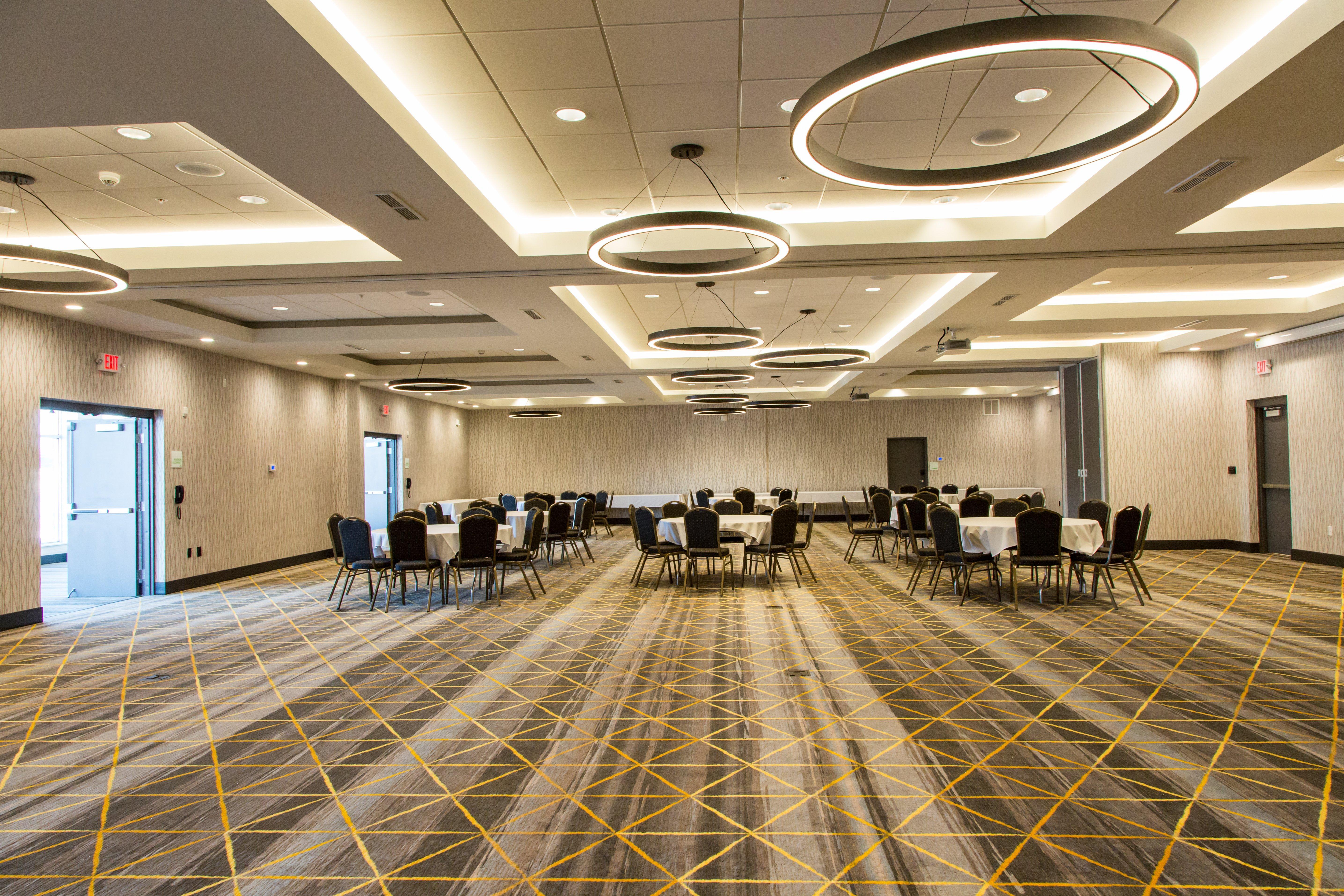 Holiday Inn Hotel & Suites - Mount Pleasant By Ihg Bagian luar foto