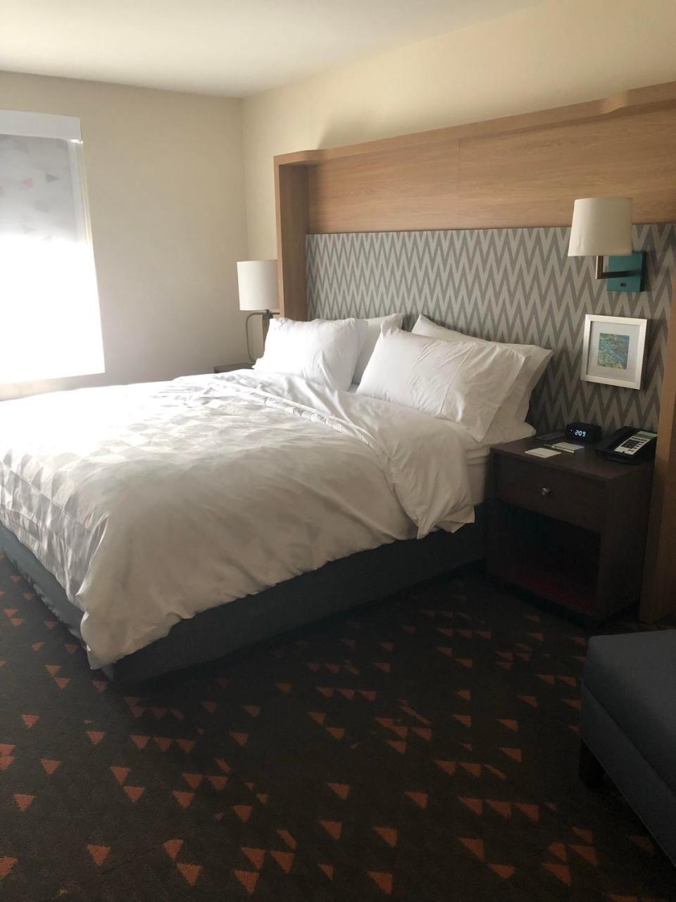 Holiday Inn Hotel & Suites - Mount Pleasant By Ihg Bagian luar foto